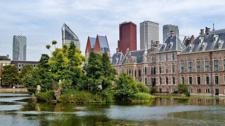 Hollanda 25 Bin Kamu Pozisyonunu Kaldırıyor: Yapay Zeka ve Sohbet Botları Devreye Girecek